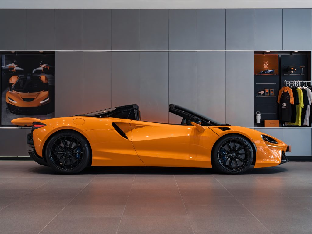 McLaren Artura Spider